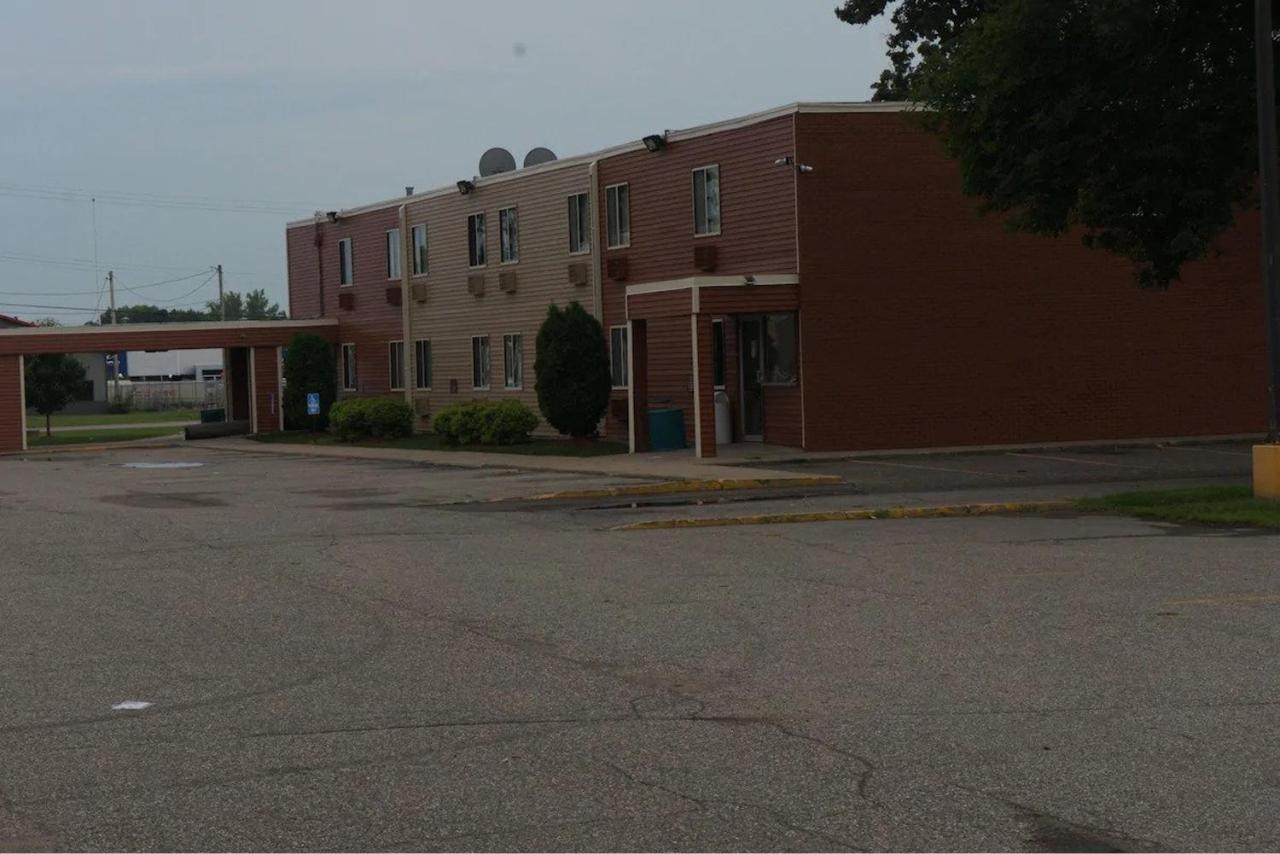 Econo Lodge Waite Park Экстерьер фото