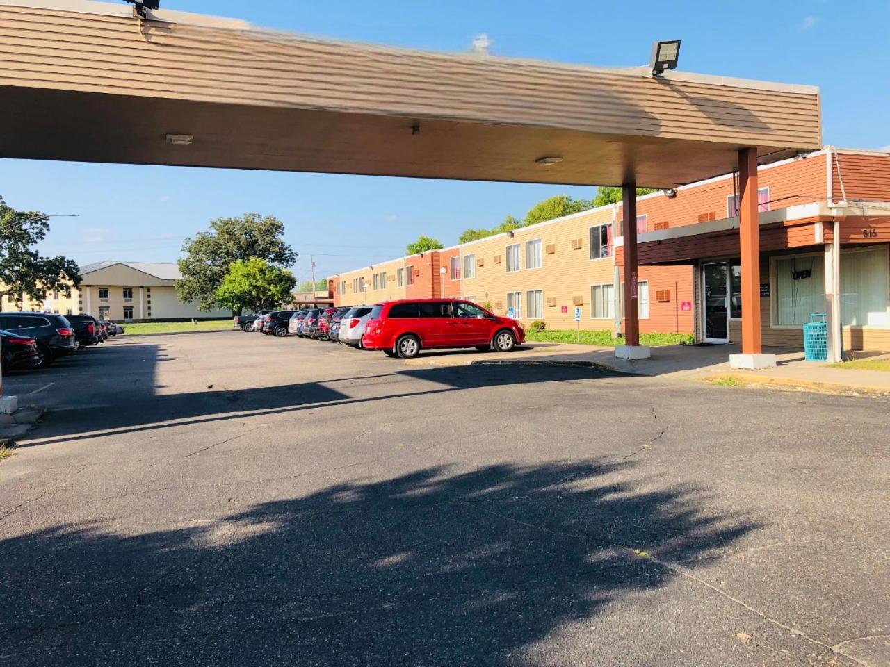 Econo Lodge Waite Park Экстерьер фото