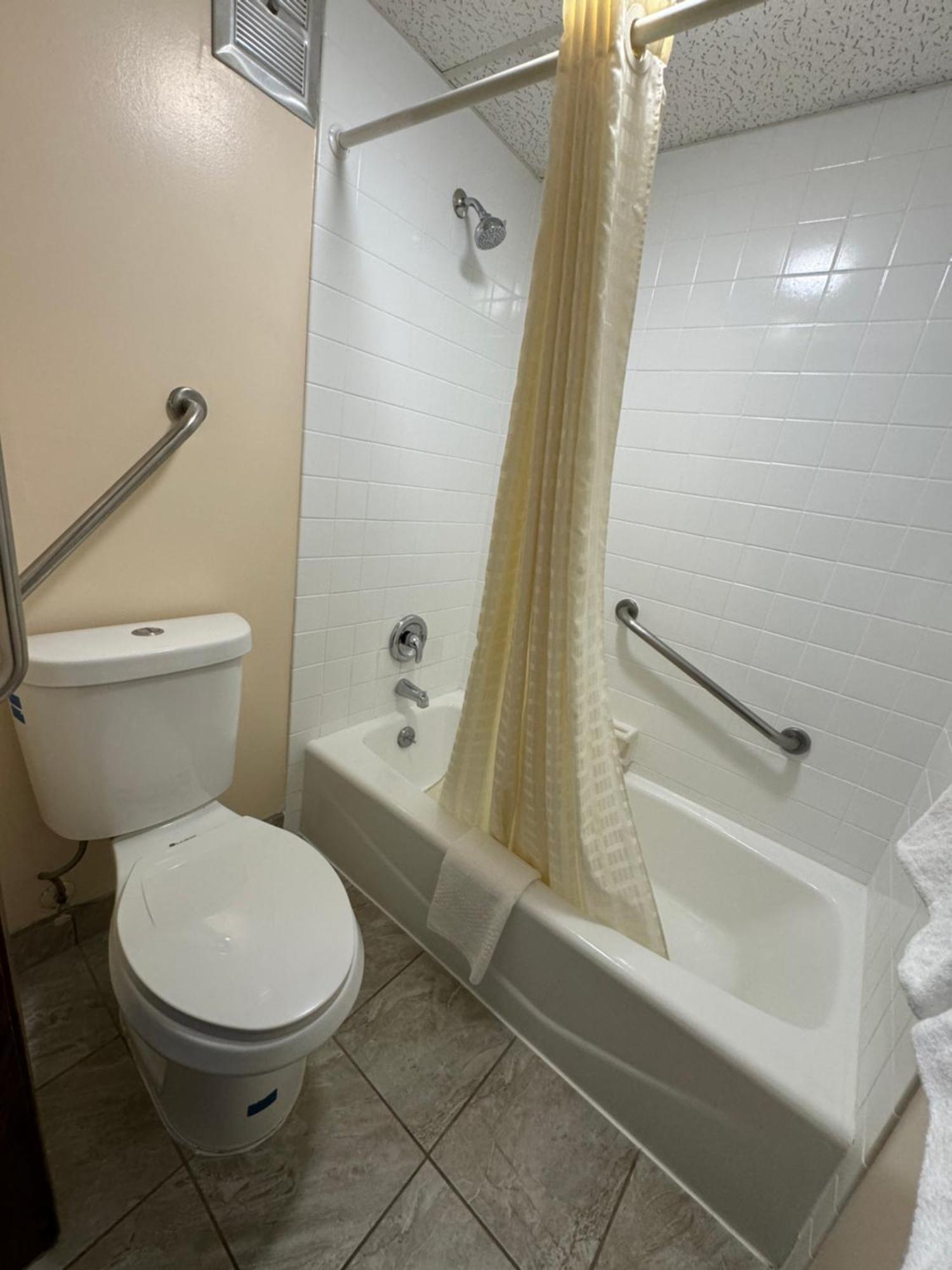 Econo Lodge Waite Park Экстерьер фото