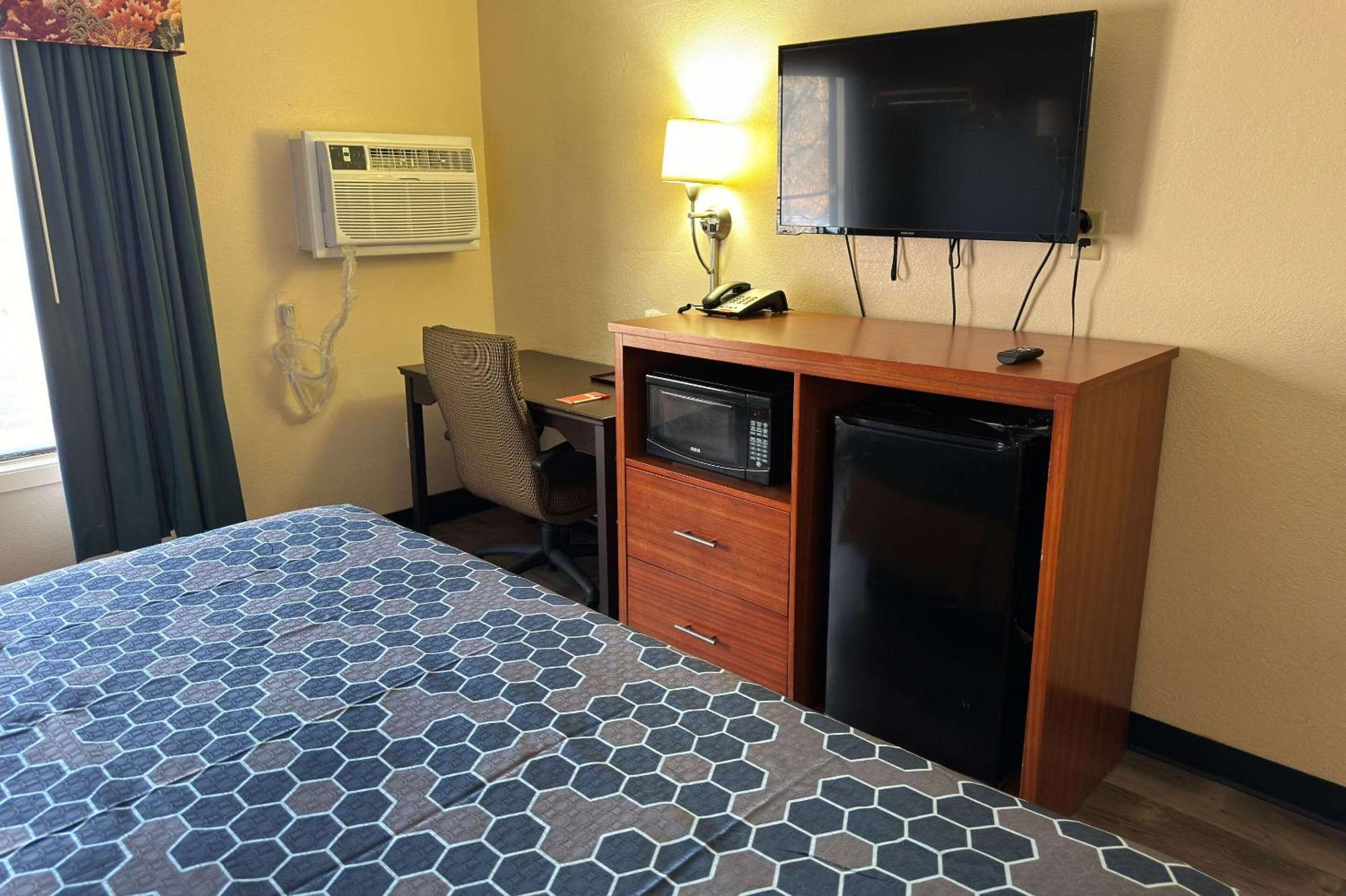 Econo Lodge Waite Park Экстерьер фото